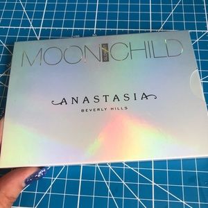 Brand new never used Anastasia Moonchild glow kit